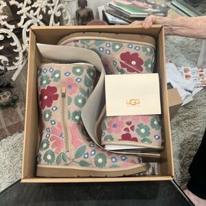 Ugg limited edition rare wahine floral boot brand new in original box